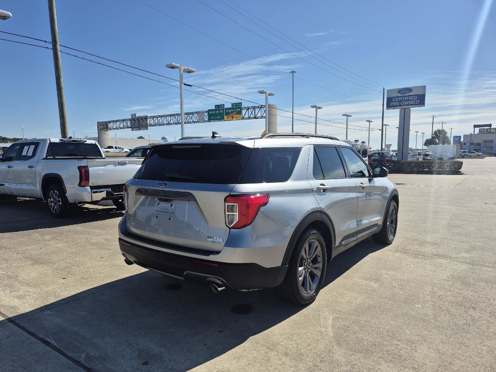 Certified 2022 Ford Explorer XLT w/ Equipment Group 202A image 4