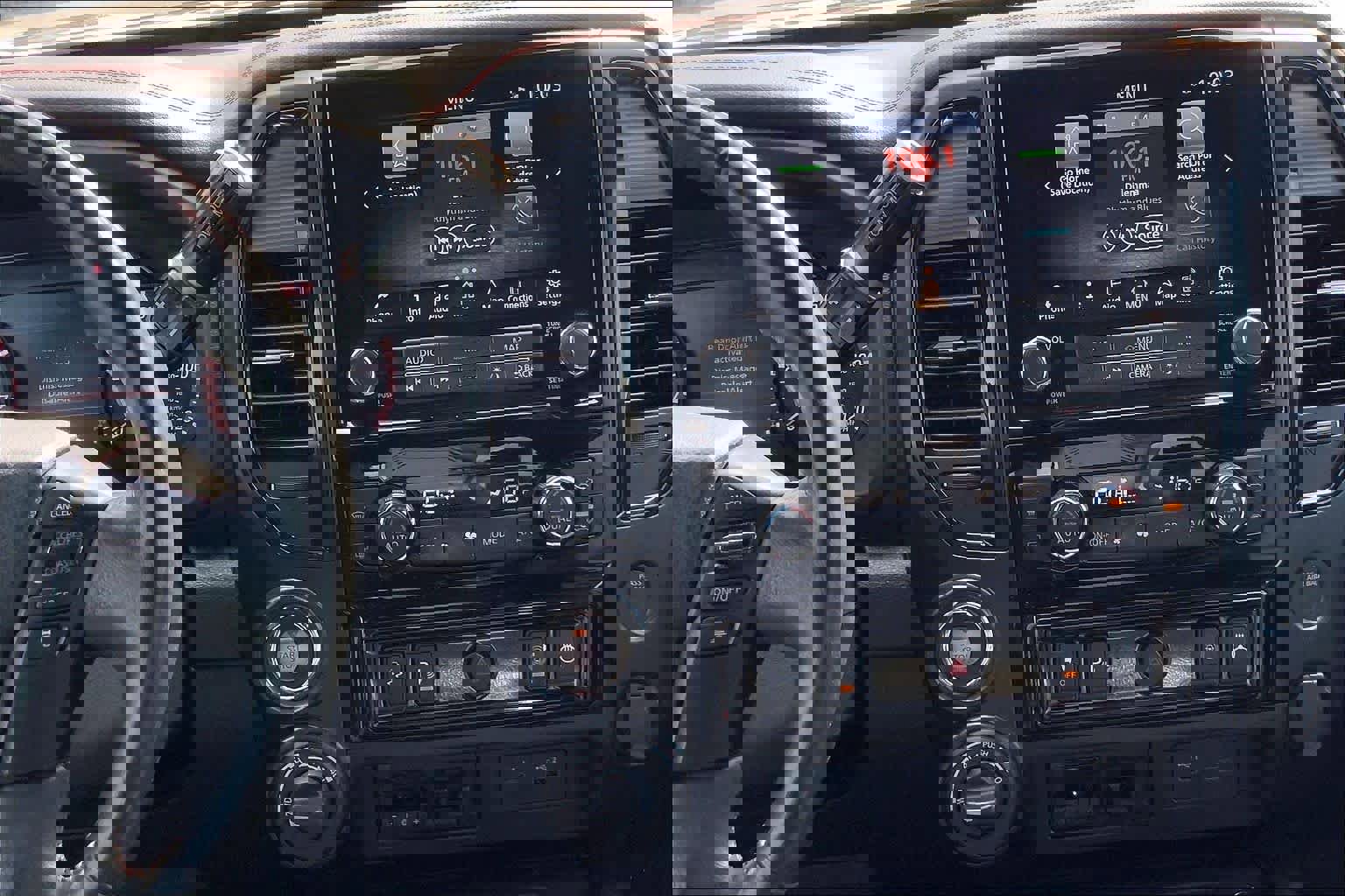 Used 2021 Nissan Titan PRO-4X w/ Pro-4x Convenience Package image 9