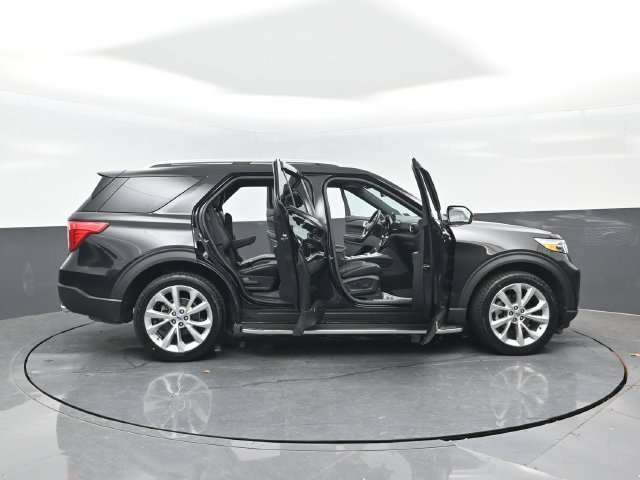 Certified 2024 Ford Explorer Platinum w/ Technology Package AWD/4WD image 29