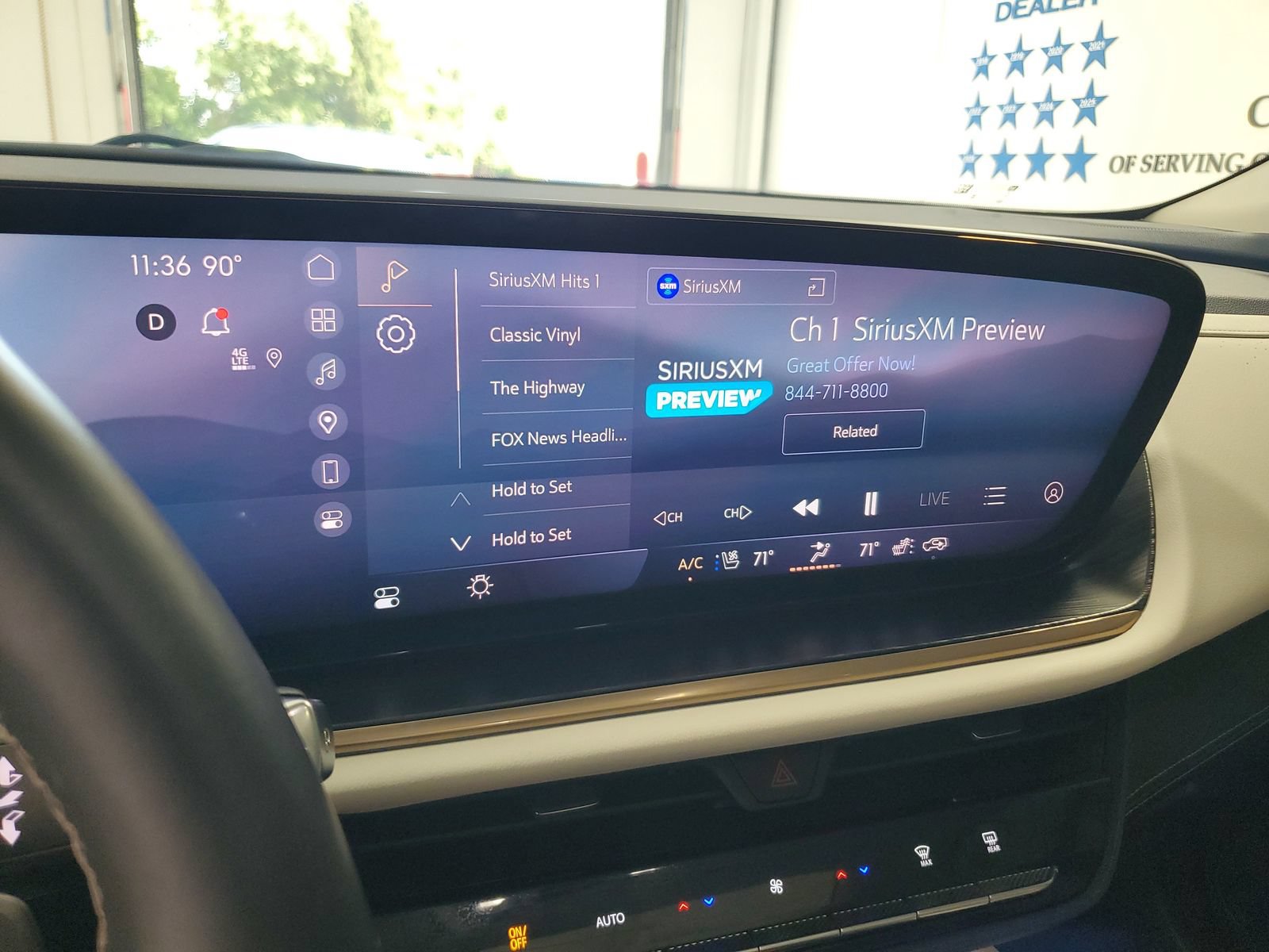 Used 2024 Buick Envision Avenir AWD/4WD image 28