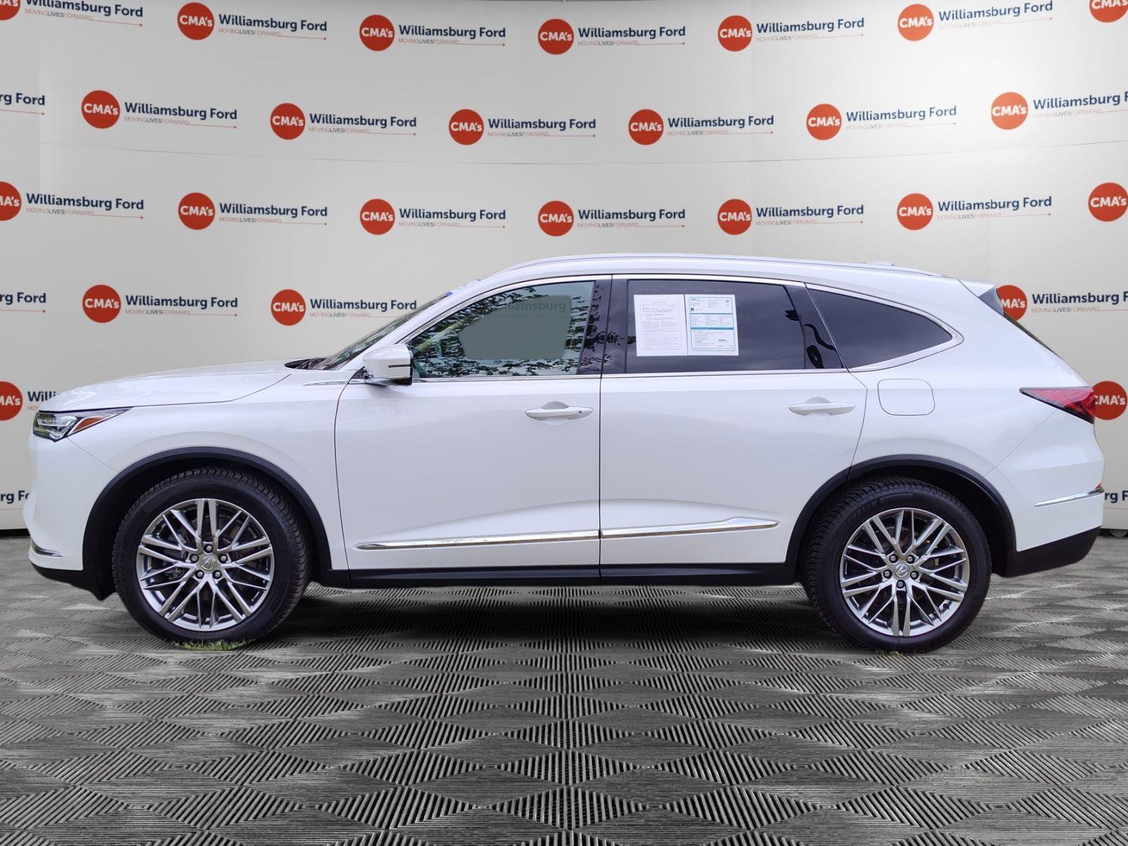 Used 2023 Acura MDX SH-AWD w/ Advance Package image 2