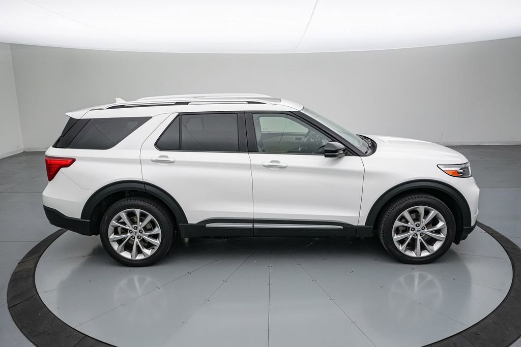 Certified 2023 Ford Explorer Platinum w/ Technology Package AWD/4WD image 4