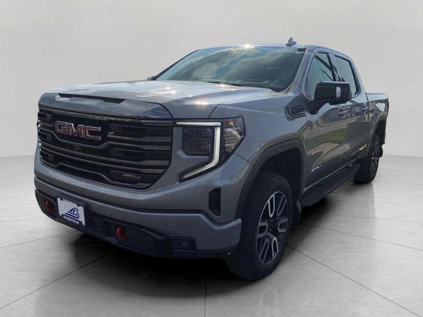 Used 2023 GMC Sierra 1500 AT4 w/ AT4 Premium Package AWD/4WD image 3