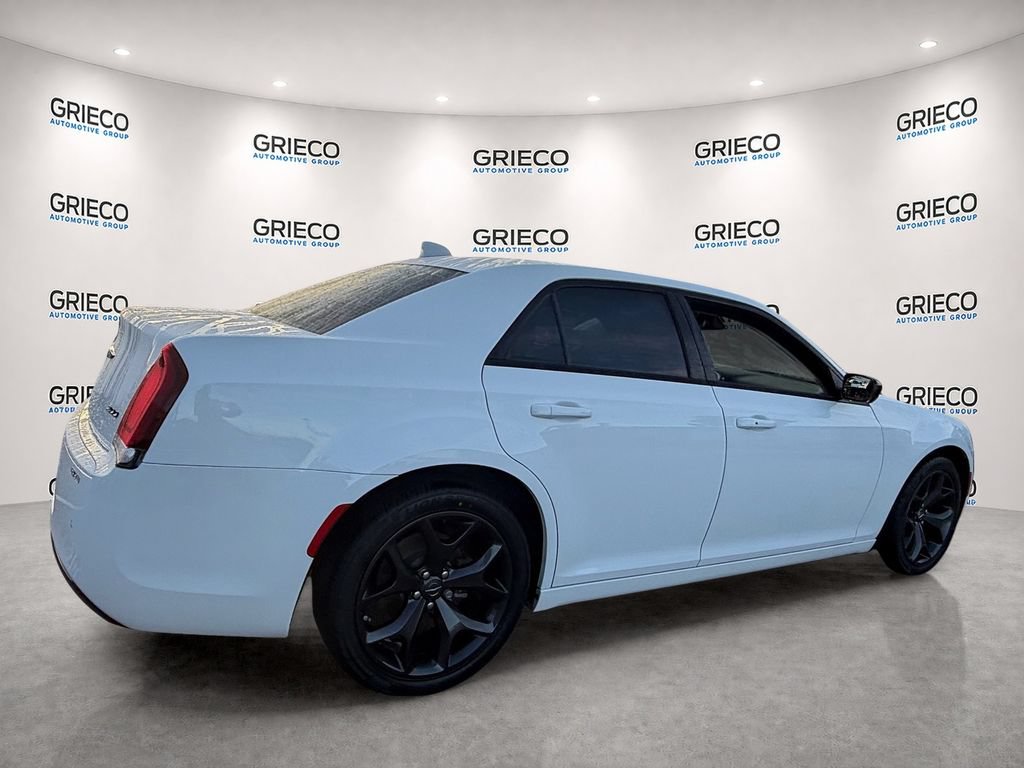 Used 2023 Chrysler 300 Touring w/ Safetytec Plus Group RWD image 7