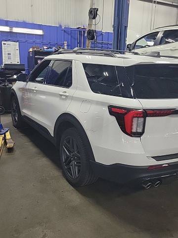Certified 2025 Ford Explorer ST AWD/4WD image 5