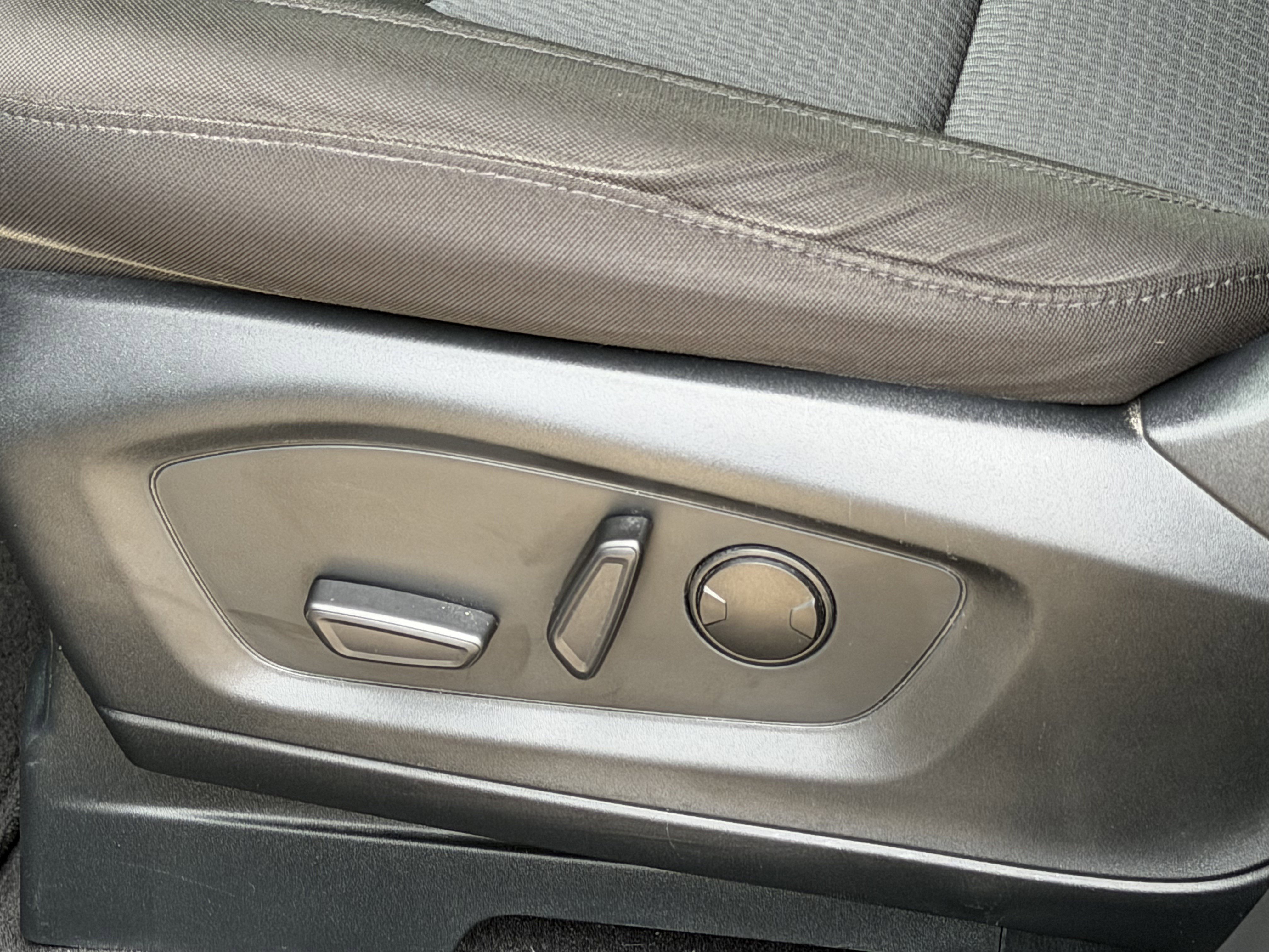Certified 2024 Ford Explorer XLT RWD image 17