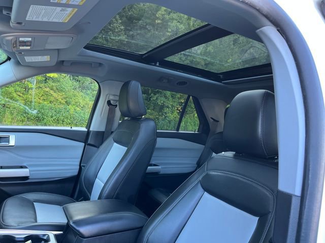 Certified 2022 Ford Explorer XLT w/ Equipment Group 202A image 15