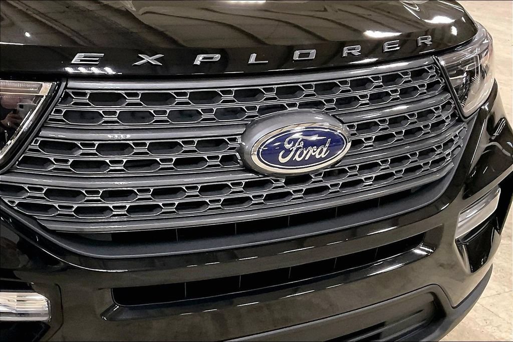 Certified 2024 Ford Explorer XLT w/ Equipment Group 202A AWD/4WD image 30