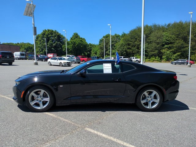 Used 2022 Chevrolet Camaro LT w/ Technology Package RWD image 7