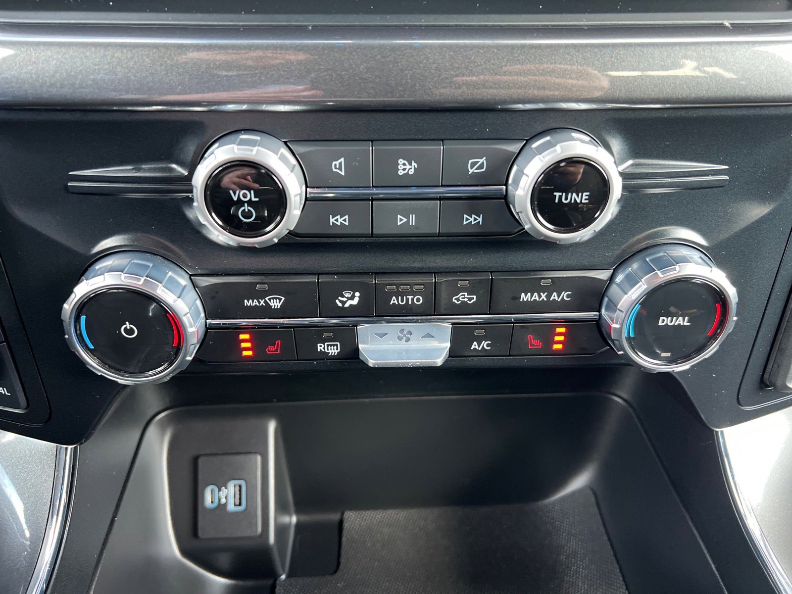 Certified 2023 Ford F150 XLT w/ Equipment Group 302A High image 17