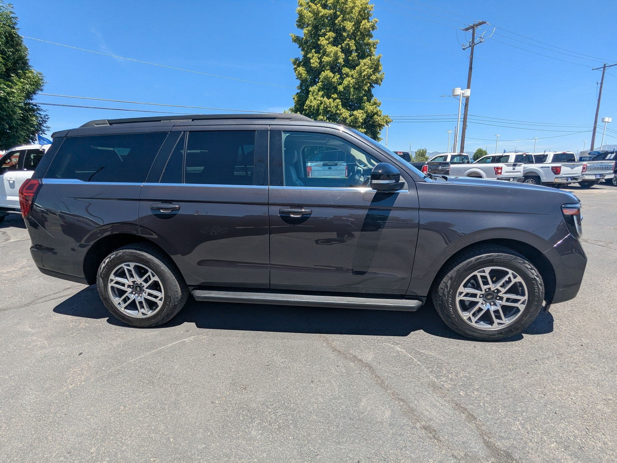 Certified 2025 Ford Expedition Active AWD/4WD image 2