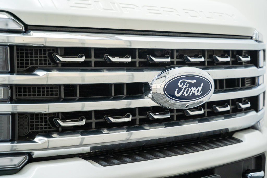 Certified 2024 Ford F250 Platinum w/ FX4 Off-Road Package AWD/4WD image 12
