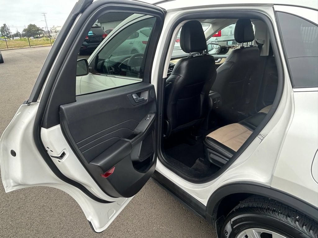 Certified 2022 Ford Escape Titanium w/ Titanium Elite Package AWD/4WD image 33