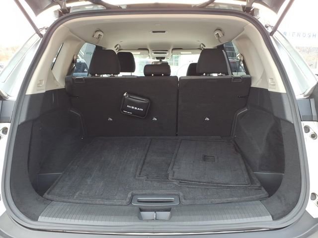 Used 2023 Nissan Rogue SV image 12