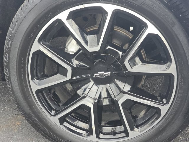 Used 2022 Chevrolet Suburban RST w/ Luxury Package AWD/4WD image 10