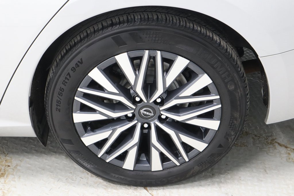 Used 2024 Nissan Altima 2.5 SV image 18