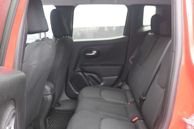 Used 2023 Jeep Renegade Latitude AWD/4WD image 5