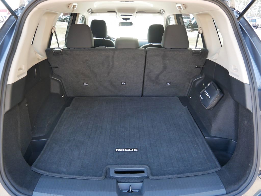 Used 2024 Nissan Rogue S image 10