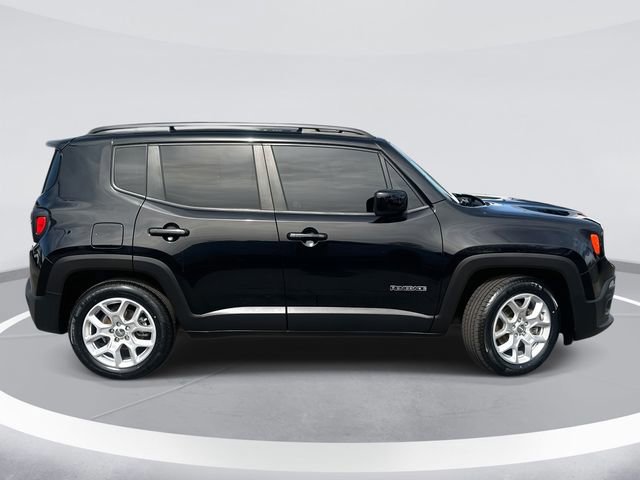 Used 2017 Jeep Renegade Latitude image 2