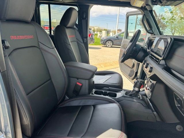 Used 2025 Jeep Wrangler Unlimited Rubicon AWD/4WD image 36