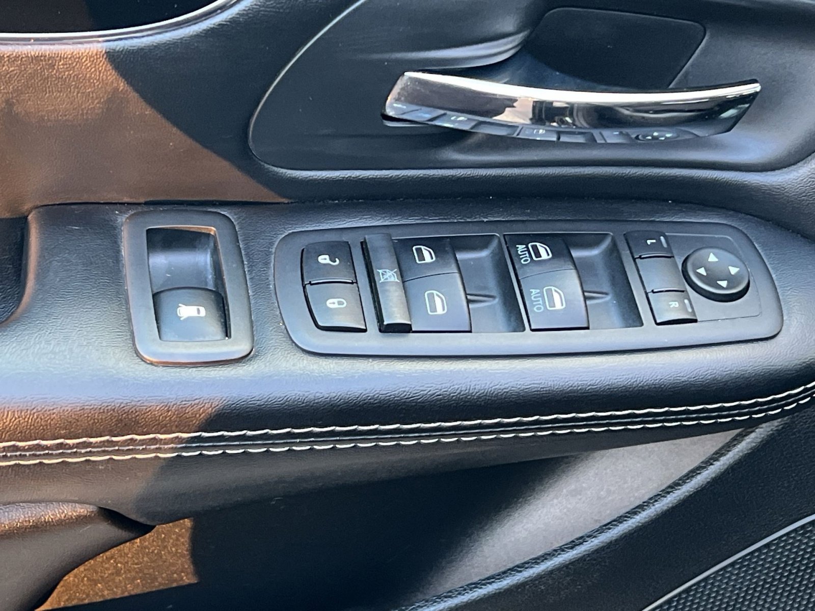 Used 2019 Dodge Grand Caravan SE FWD image 23