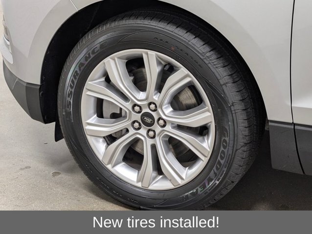 Certified 2024 Ford Edge Titanium AWD/4WD image 2