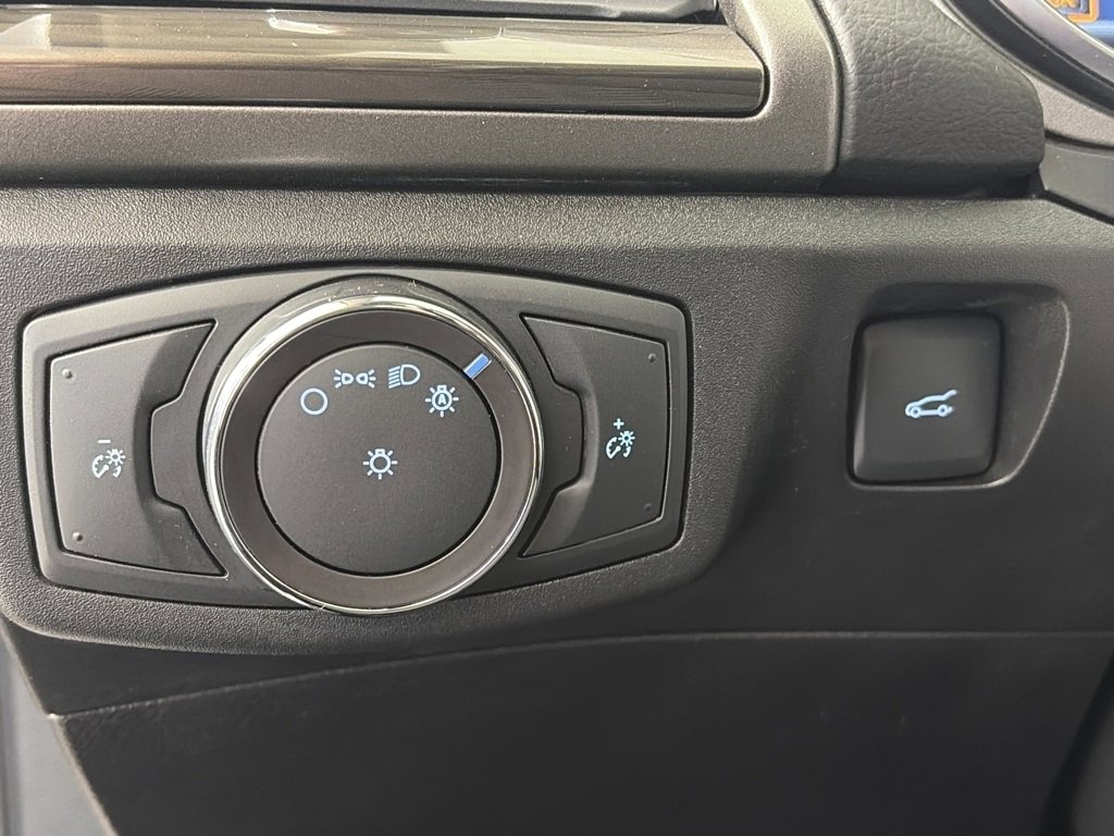 Certified 2018 Ford Fusion SE w/ Fusion SE Technology Package image 24