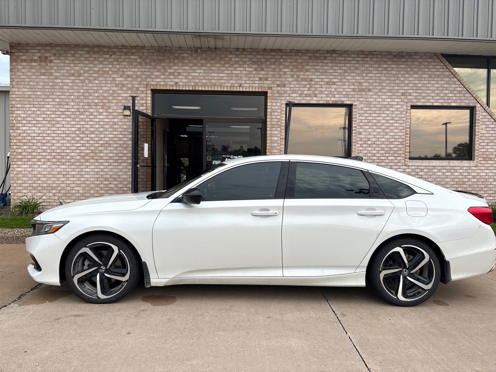Used 2022 Honda Accord Sport image 2