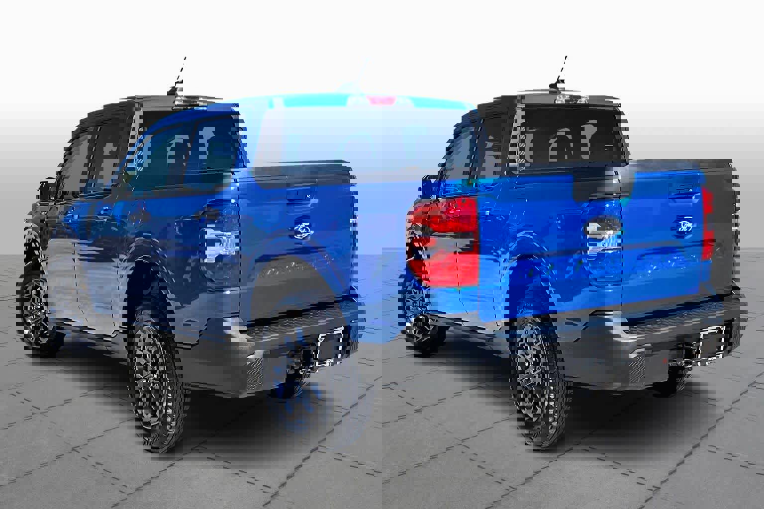 Certified 2025 Ford Maverick XLT image 4