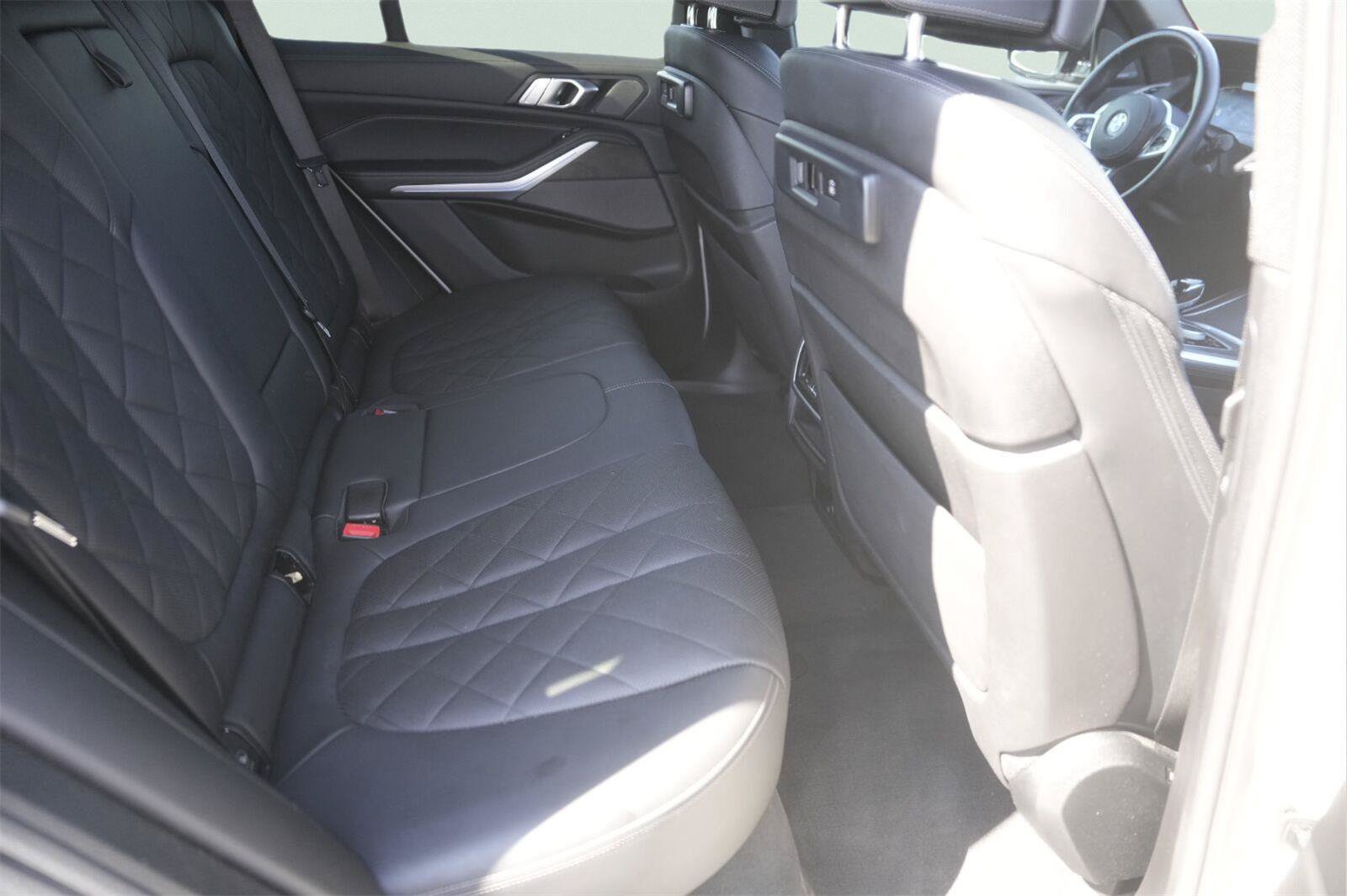 Used 2023 BMW X5 xDrive40i w/ M Sport Package AWD/4WD image 16