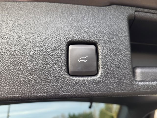 Certified 2022 Ford Escape SE w/ SE Sport Appearance Package image 10