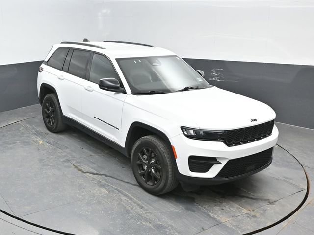 Used 2024 Jeep Grand Cherokee Altitude AWD/4WD image 19