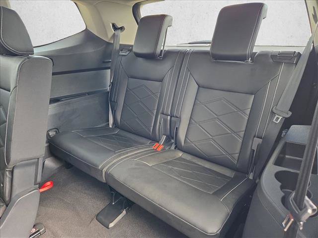 Used 2025 Volkswagen Atlas SE FWD image 19