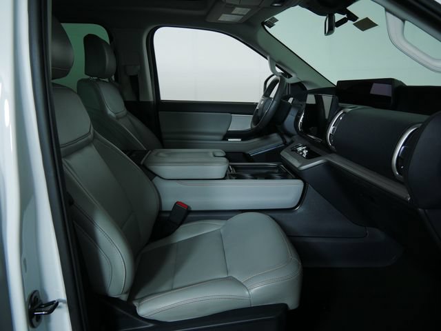 Certified 2025 Ford Expedition Active AWD/4WD image 9