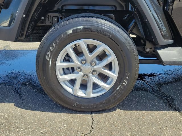 Used 2023 Jeep Gladiator Sport AWD/4WD image 7