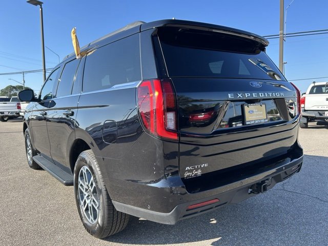 Certified 2025 Ford Expedition Active image 3