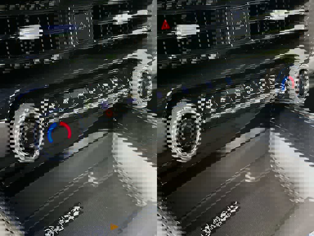 Used 2025 Chevrolet Tahoe LT w/ Comfort Package image 21