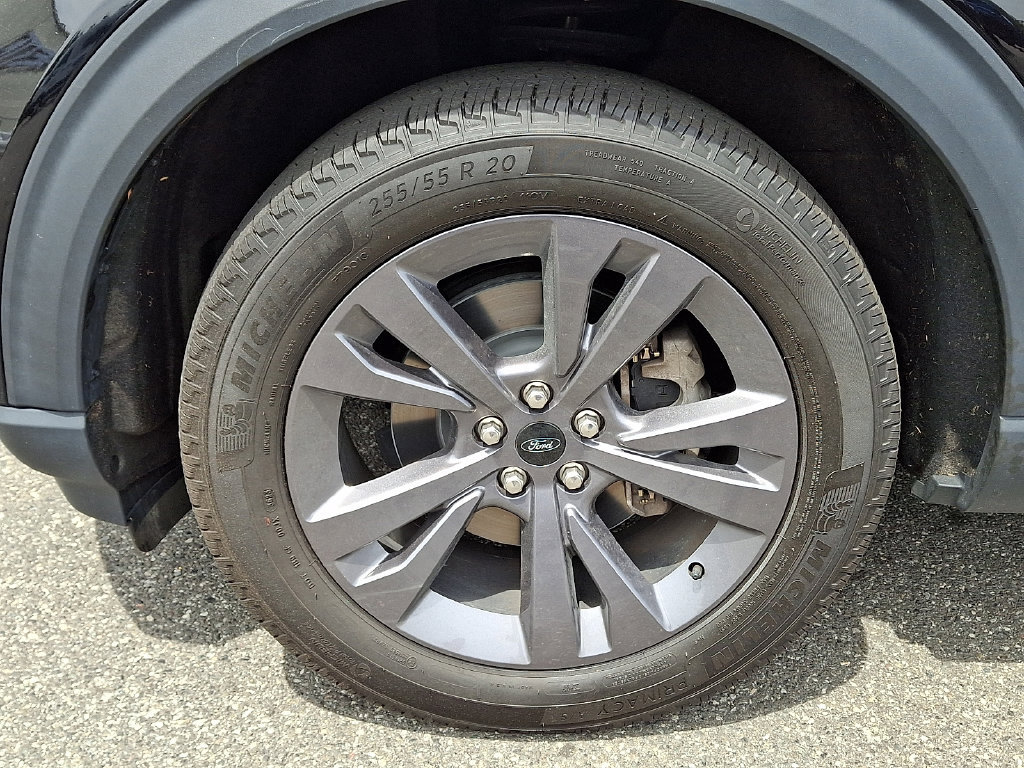 Certified 2023 Ford Explorer XLT w/ Equipment Group 202A AWD/4WD image 8