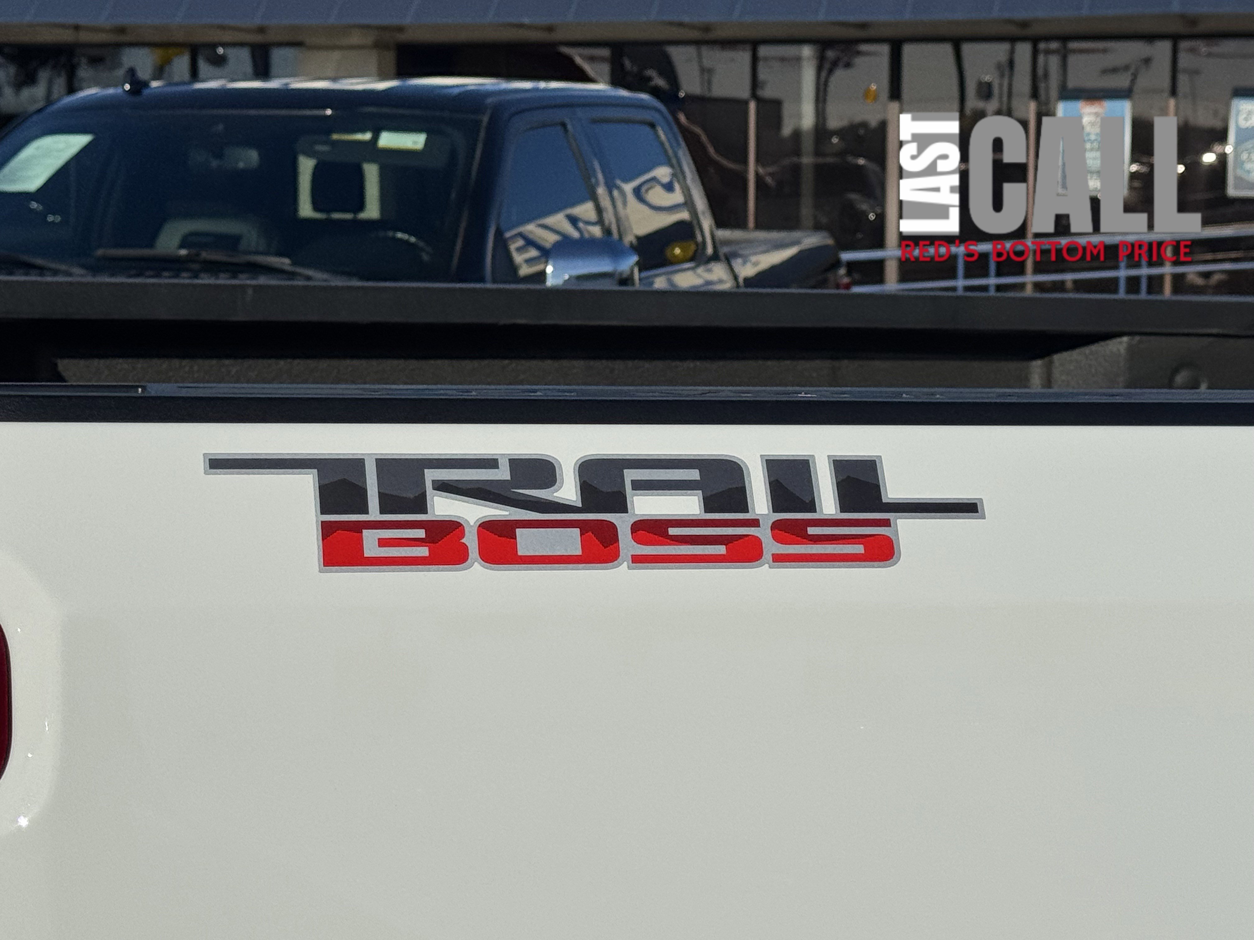 Used 2025 Chevrolet Silverado 1500 LT Trail Boss w/ Convenience Package II image 11