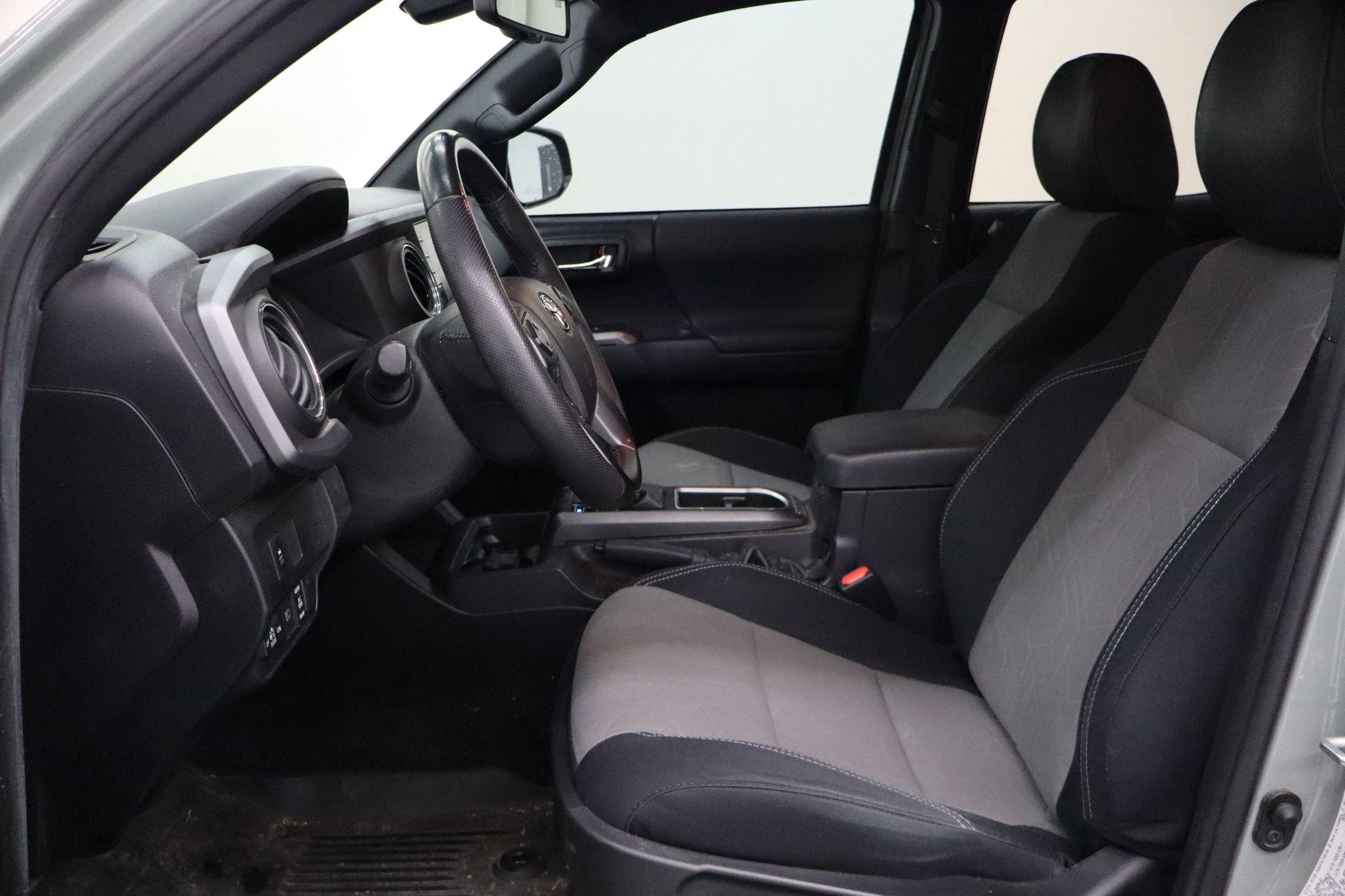 Used 2022 Toyota Tacoma TRD Sport image 12