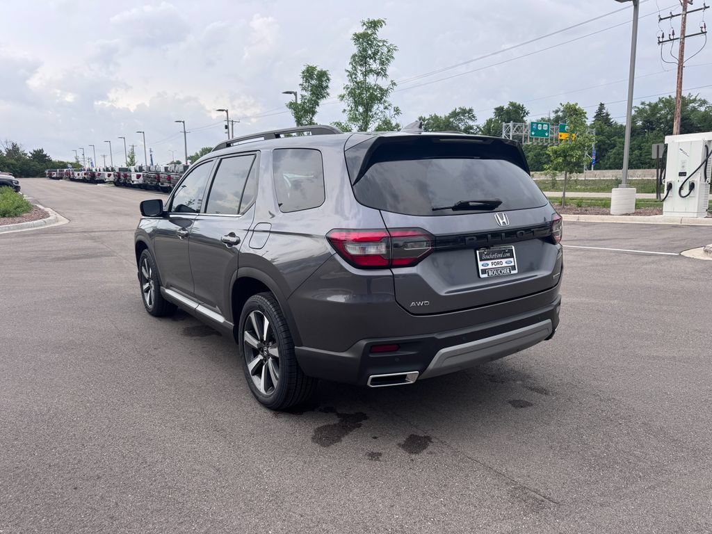 Used 2023 Honda Pilot Touring image 3