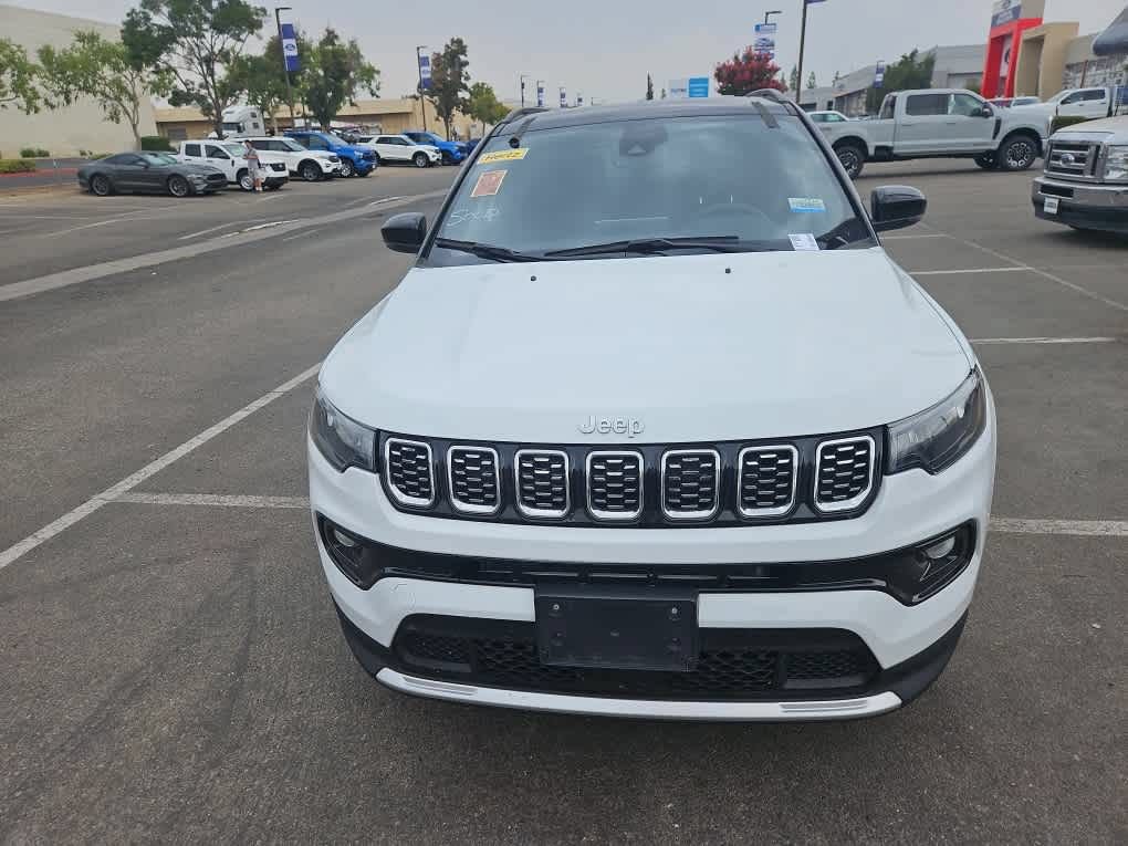 Used 2025 Jeep Compass Limited AWD/4WD image 2