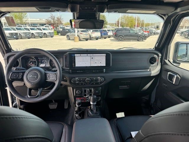 Used 2025 Jeep Wrangler Unlimited Rubicon AWD/4WD image 28