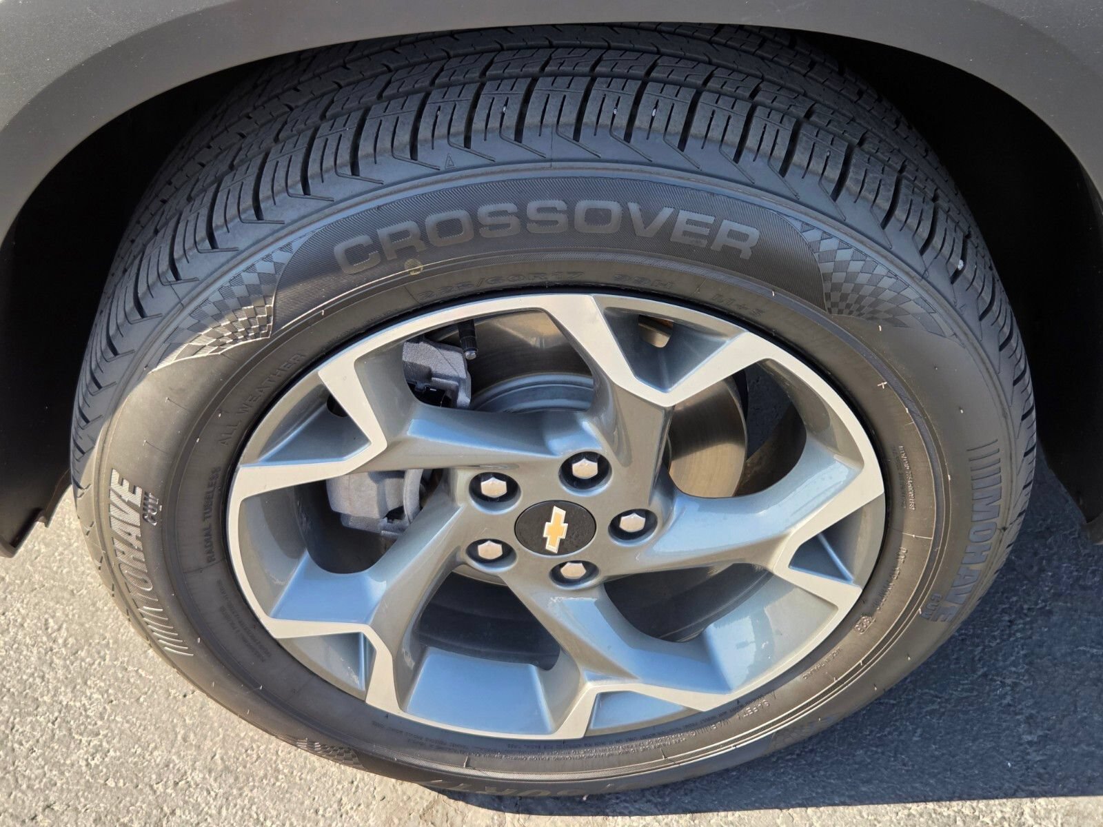 Used 2025 Chevrolet Trax LT FWD image 9