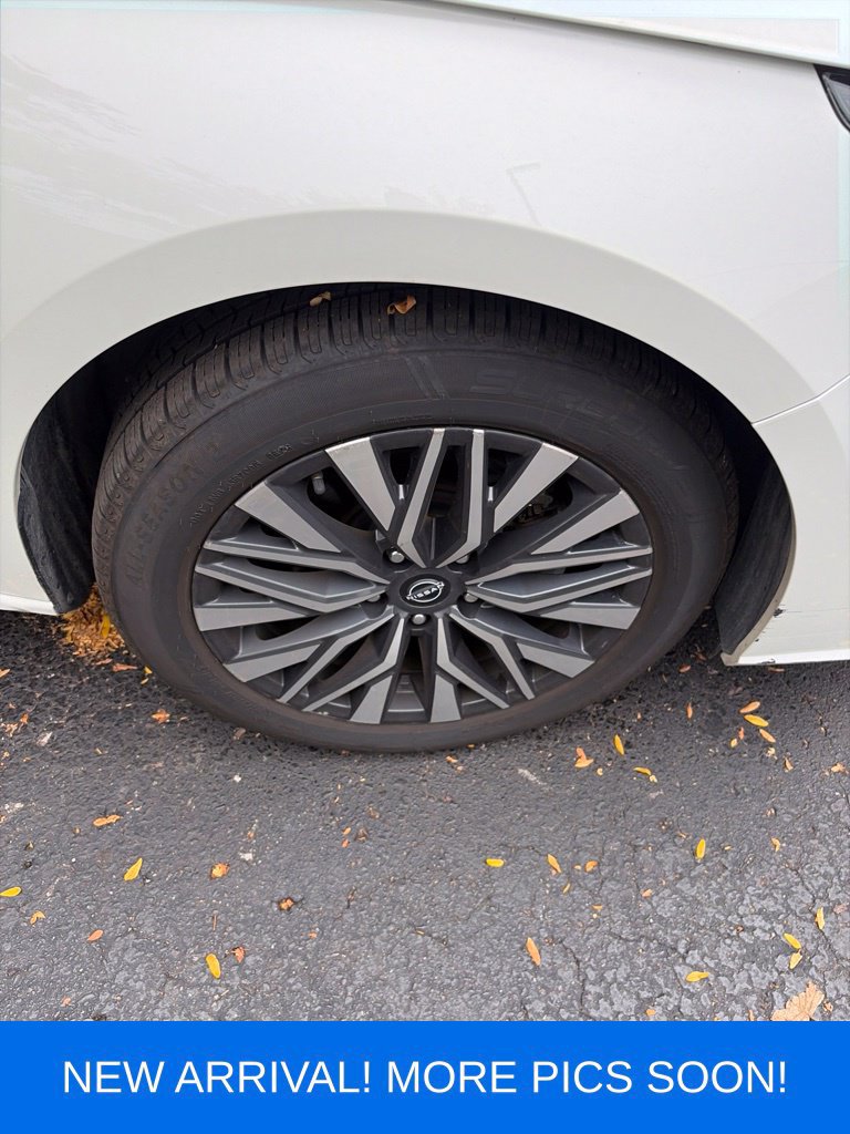 Used 2025 Nissan Altima 2.5 SV FWD image 9