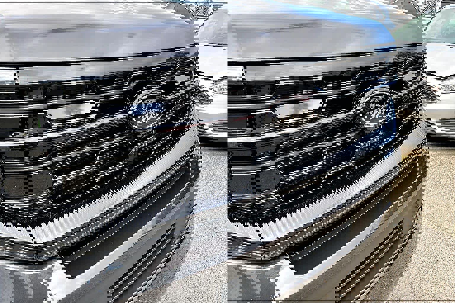 Certified 2025 Ford Expedition Platinum w/ Stealth Appearance Package image 31