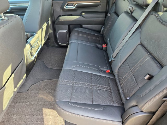 Used 2023 Chevrolet Silverado 1500 High Country w/ Technology Package AWD/4WD image 10