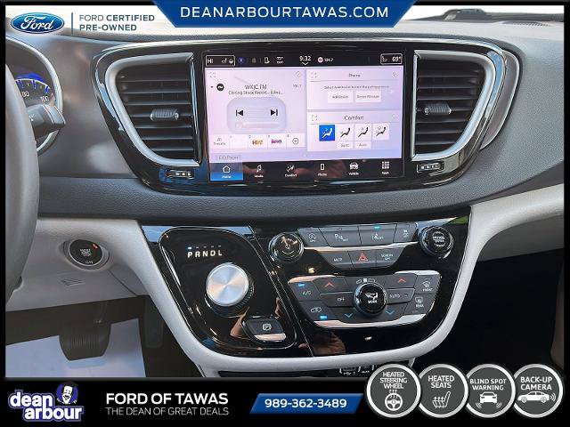 Used 2024 Chrysler Pacifica Touring-L FWD image 6