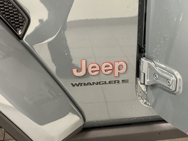 Used 2025 Jeep Wrangler Unlimited Rubicon AWD/4WD image 8