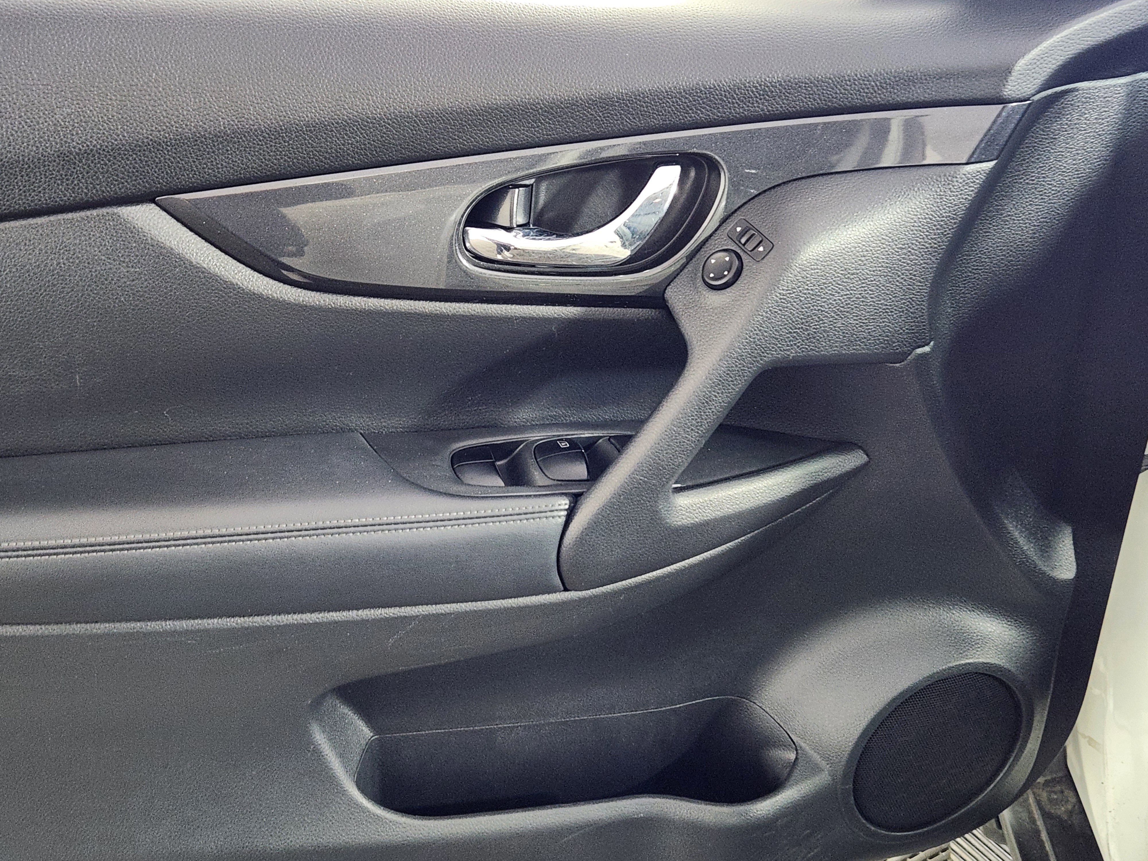 Used 2018 Nissan Rogue S image 16